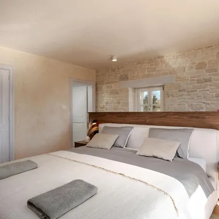 Paladnjaki Villa *