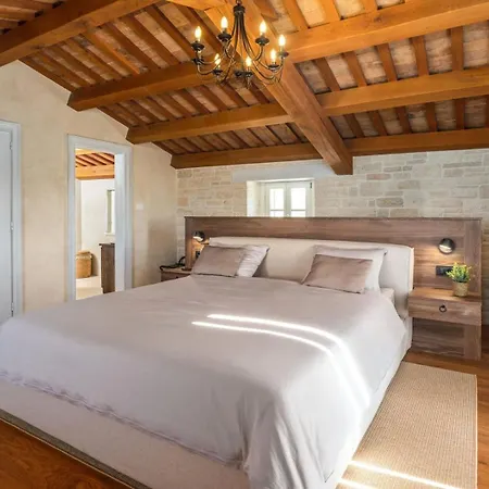 Paladnjaki Villa *